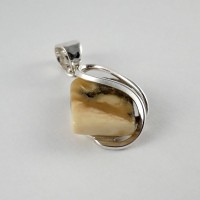 pendant with amber #16